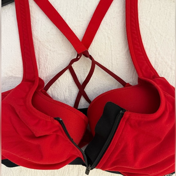 Victoria's Secret Bold Red Sports Bra front close 36 C - Picture 5 of 9